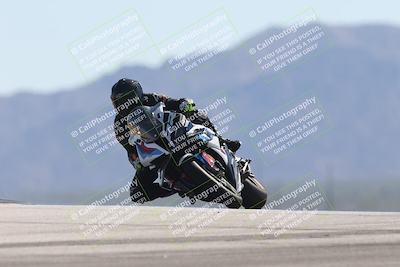 media/Oct-13-2025-Moto Forza (Mon) [[a66d839500]]/3-B Group/Session 4 (Turn 9)/